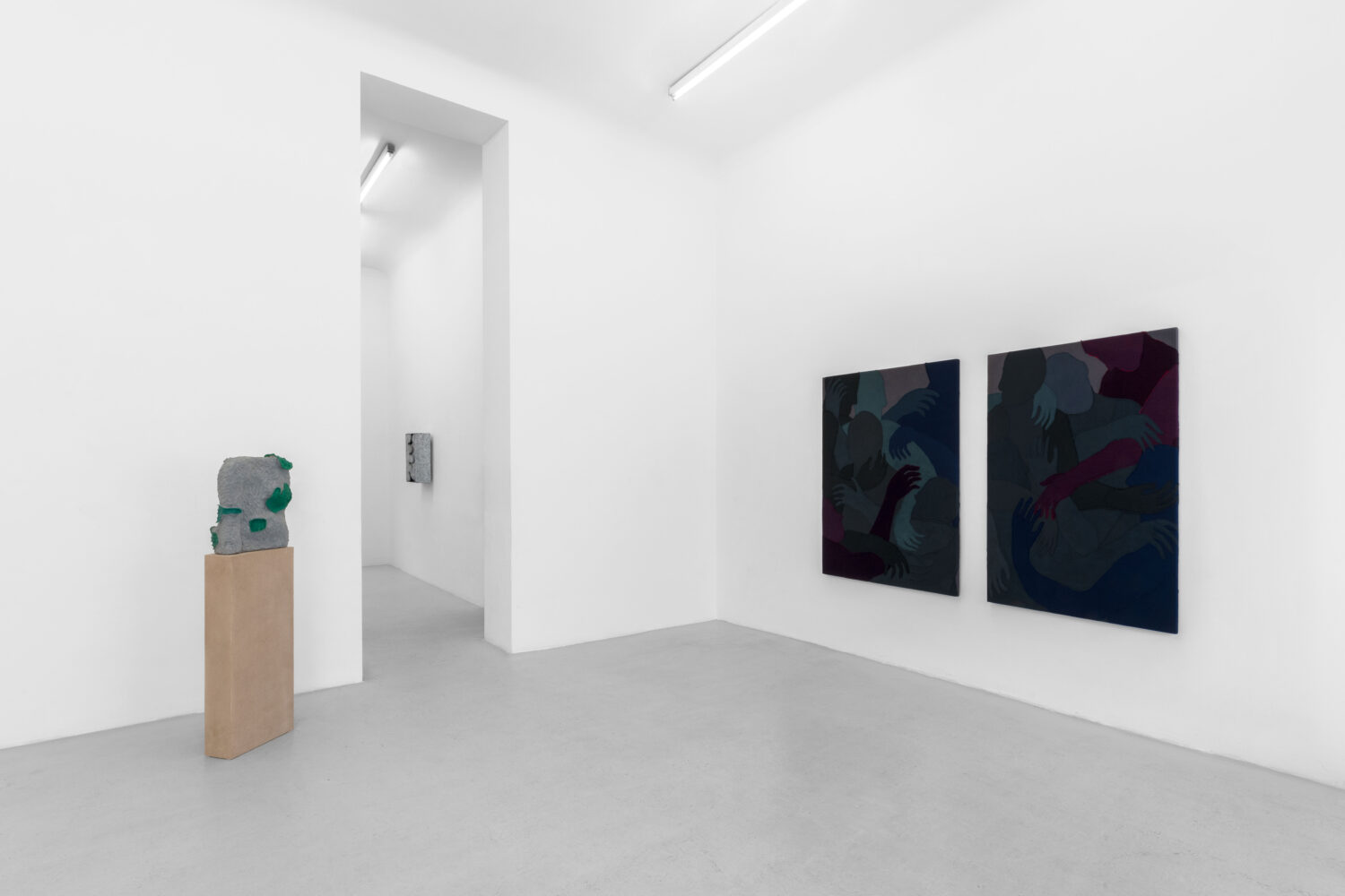 Grappling with Gestures, the Gaze Wanders