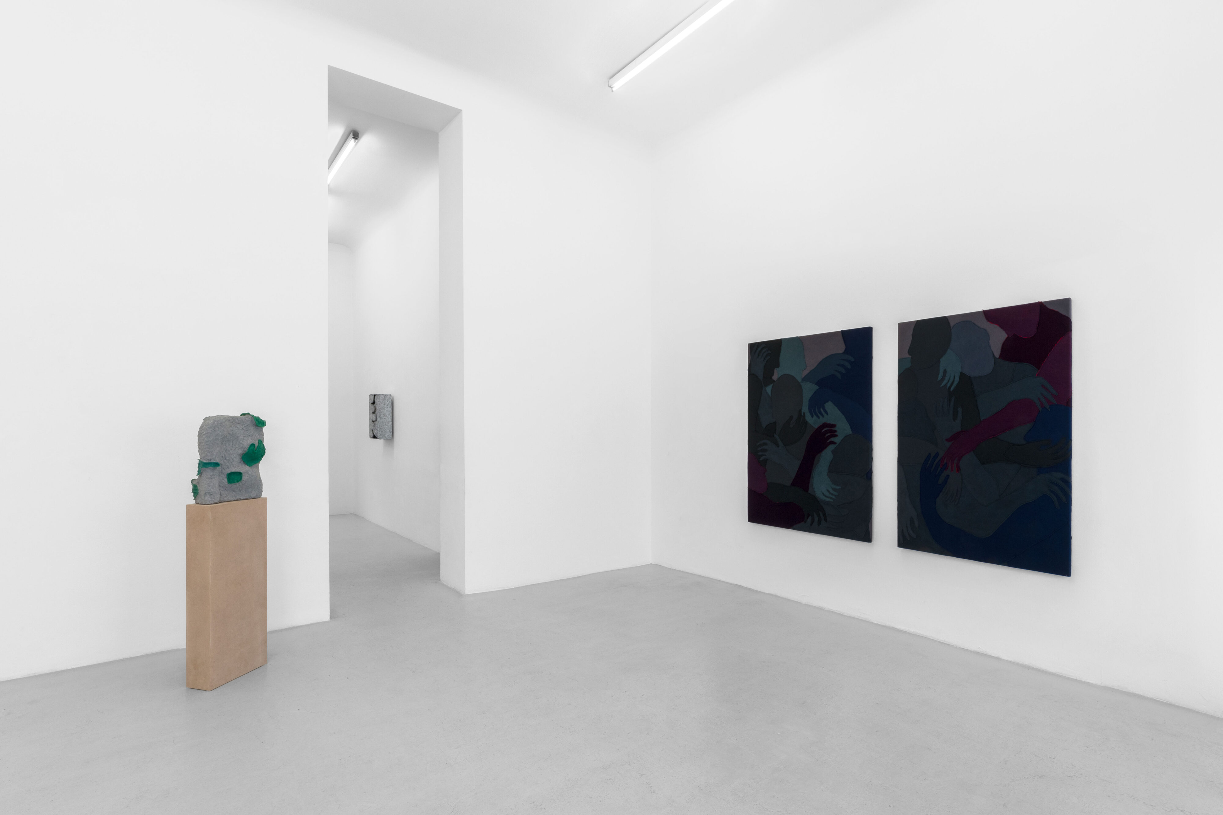 Grappling with Gestures, the Gaze Wanders