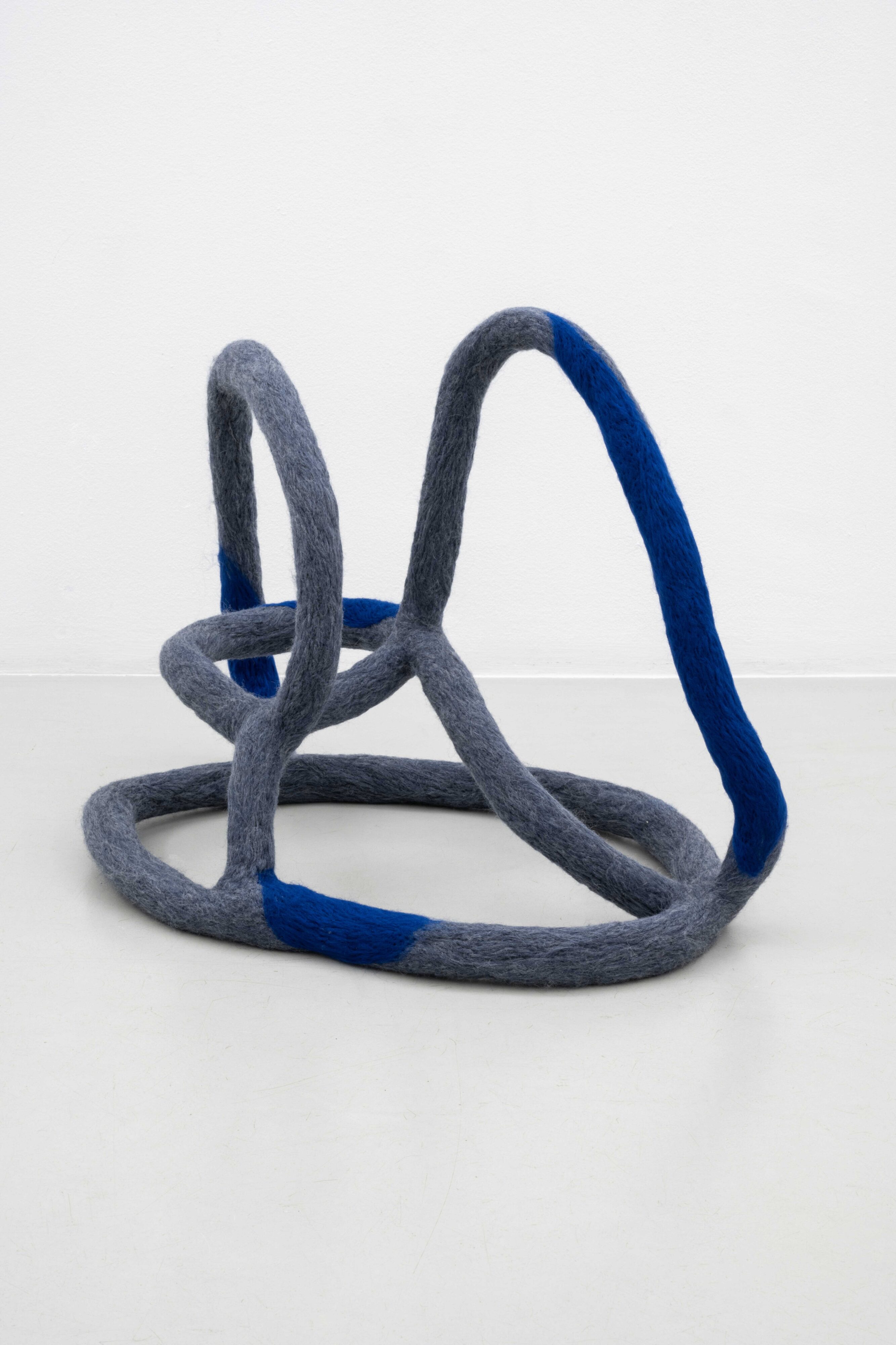 Grappling with Gestures, the Gaze Wanders