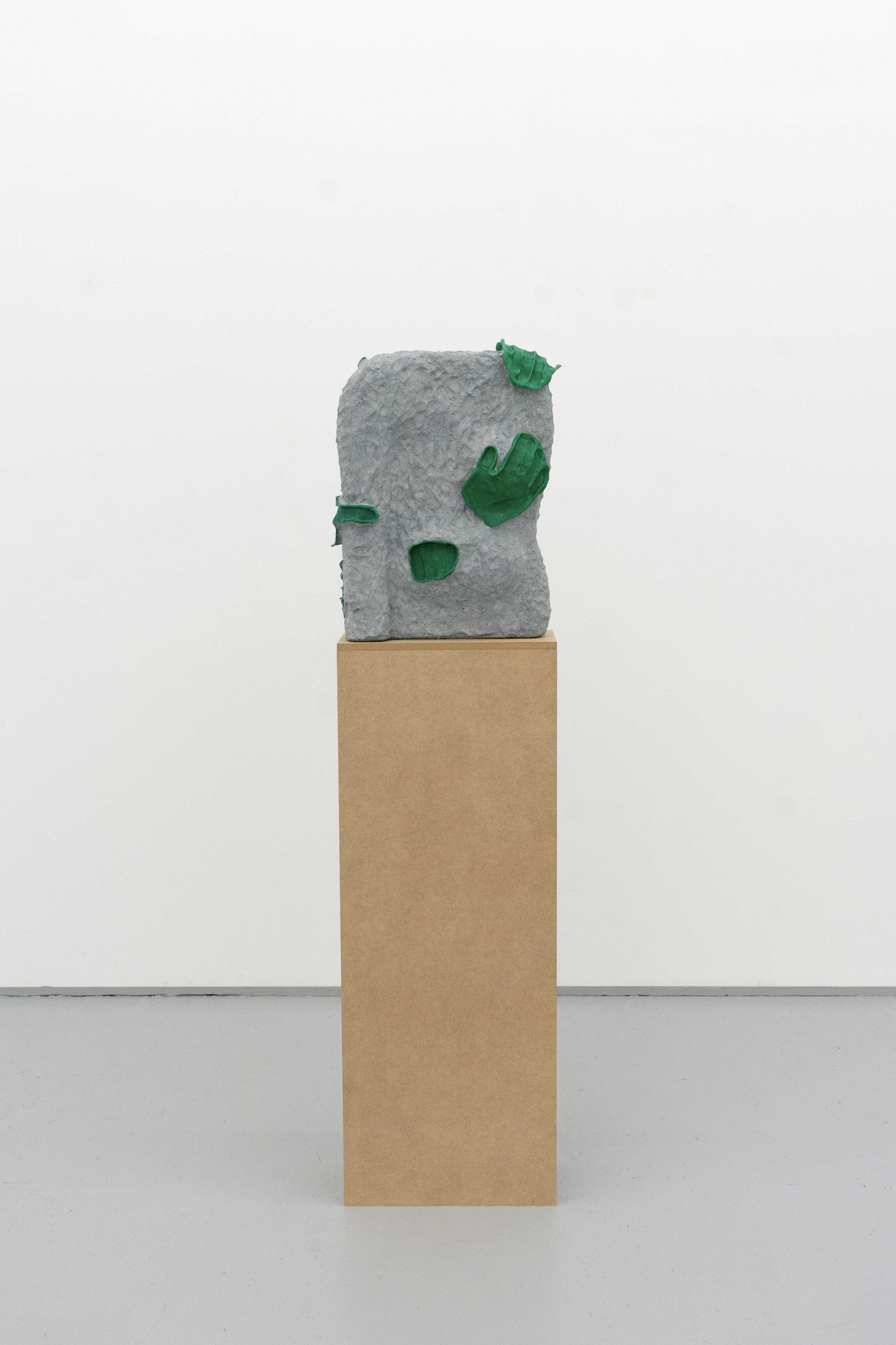 Grappling with Gestures, the Gaze Wanders