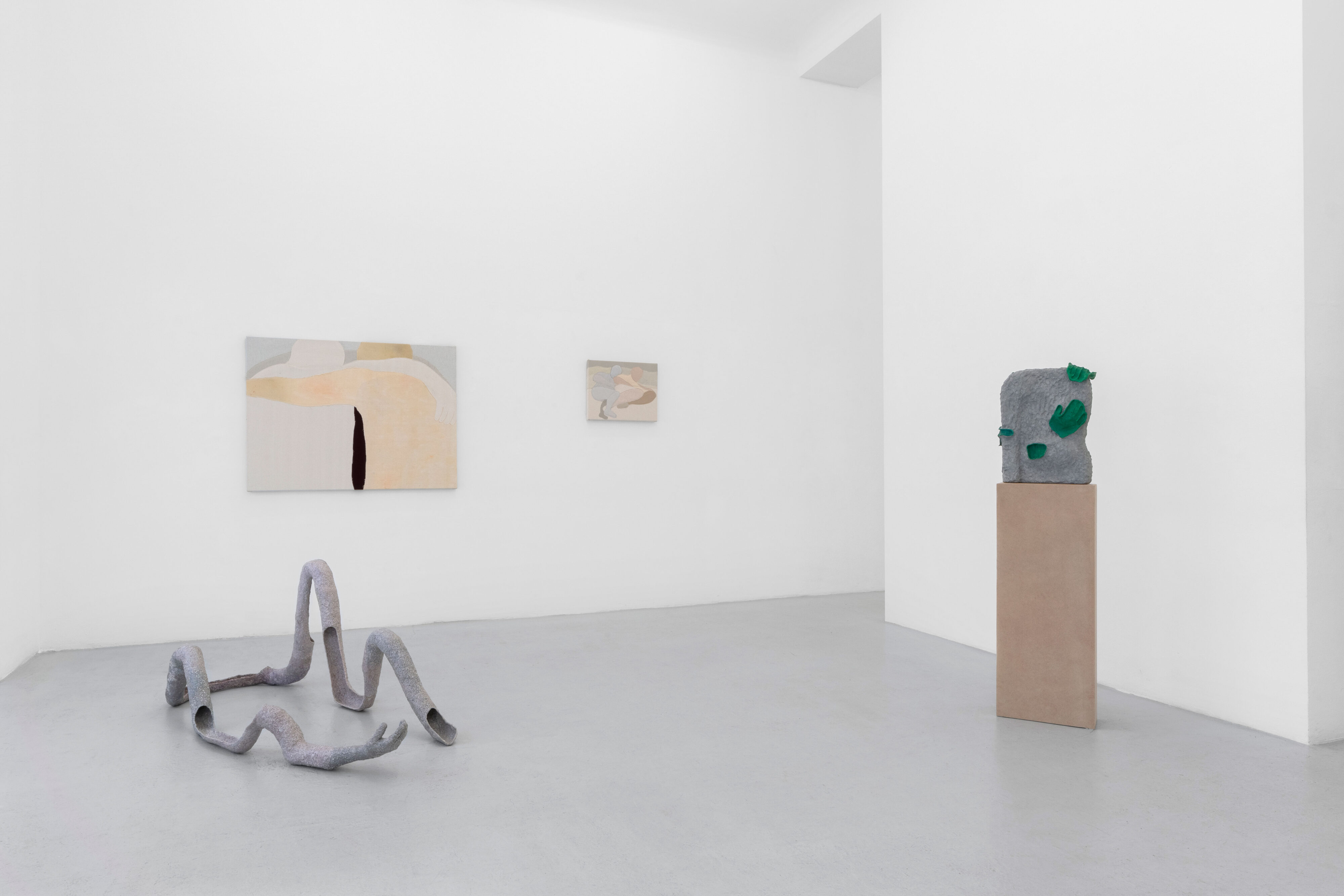 Grappling with Gestures, the Gaze Wanders