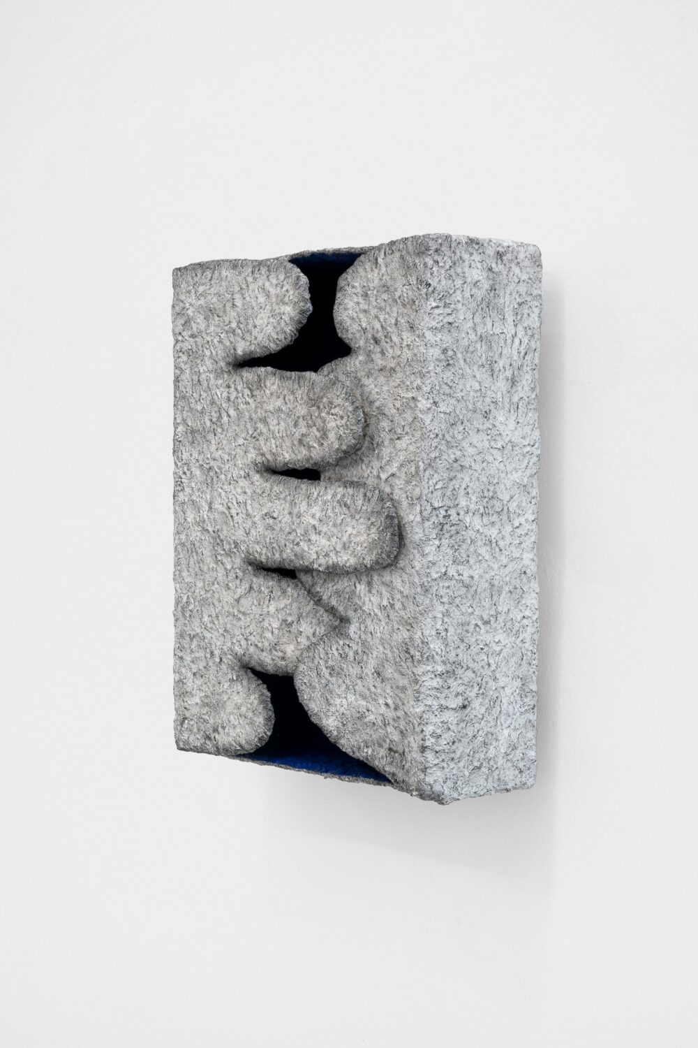 Grappling with Gestures, the Gaze Wanders