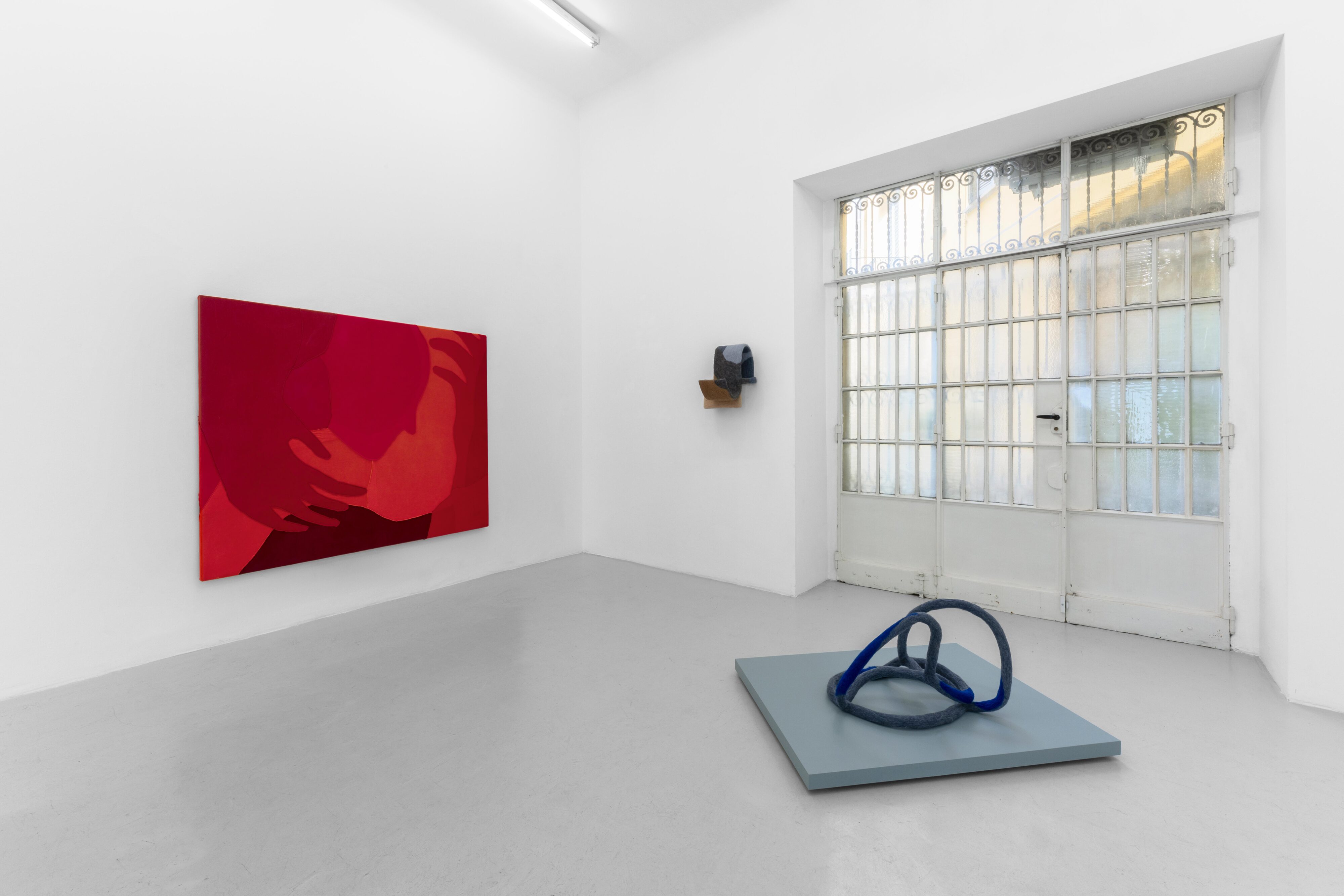 Grappling with Gestures, the Gaze Wanders